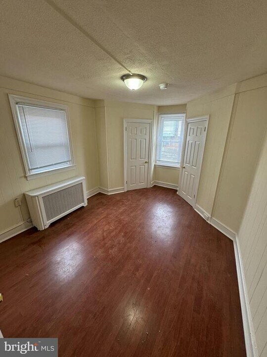 1739 Roselyn St-Unit -2F in Philadelphia, PA - Foto de edificio
