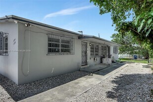 2550 NW 68th St in Miami, FL - Building Photo