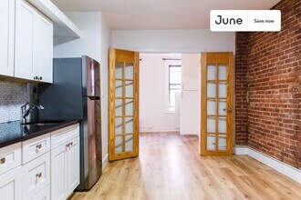 531 W 48th St, Unit 19 in New York, NY - Foto de edificio - Building Photo
