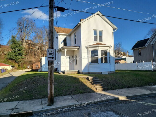 319 12th Ave-Unit -#1 FRONT in New Brighton, PA - Building Photo - Building Photo