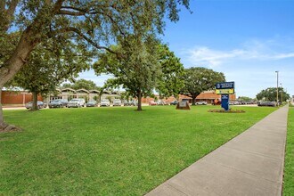 3214 Flamborough Dr in Pasadena, TX - Building Photo - Building Photo