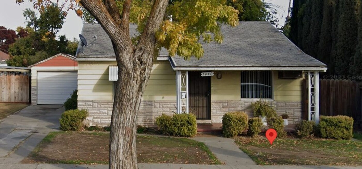 1440 S St in Newman, CA - Foto de edificio