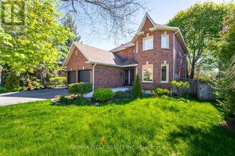 2932 Redbud Ave in Oakville, ON - Building Photo - Building Photo