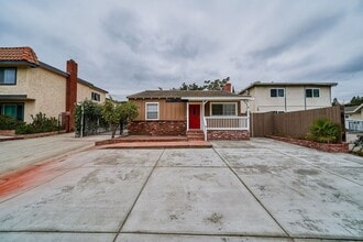 3251 Honolulu Ave in Glendale, CA - Building Photo - Building Photo