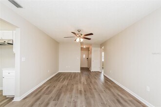 8807 Spruce Ln in Tampa, FL - Building Photo - Building Photo