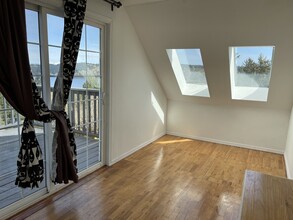 12321 42nd Ave NE in Seattle, WA - Foto de edificio - Building Photo