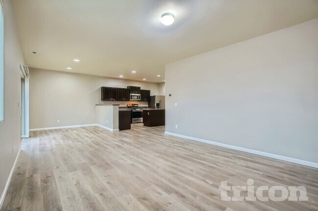 1817 192nd St Ct E in Spanaway, WA - Foto de edificio - Building Photo