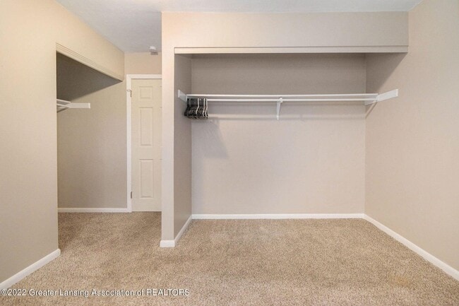 858 E Greenlawn Ave in Lansing, MI - Building Photo - Building Photo