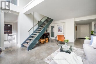 80 Cumberland St in Toronto, ON - Building Photo - Building Photo