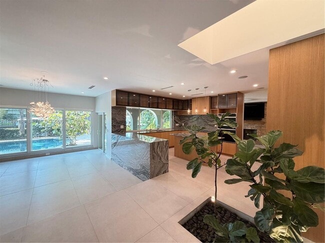 3200 NE 165th St in North Miami Beach, FL - Building Photo - Building Photo