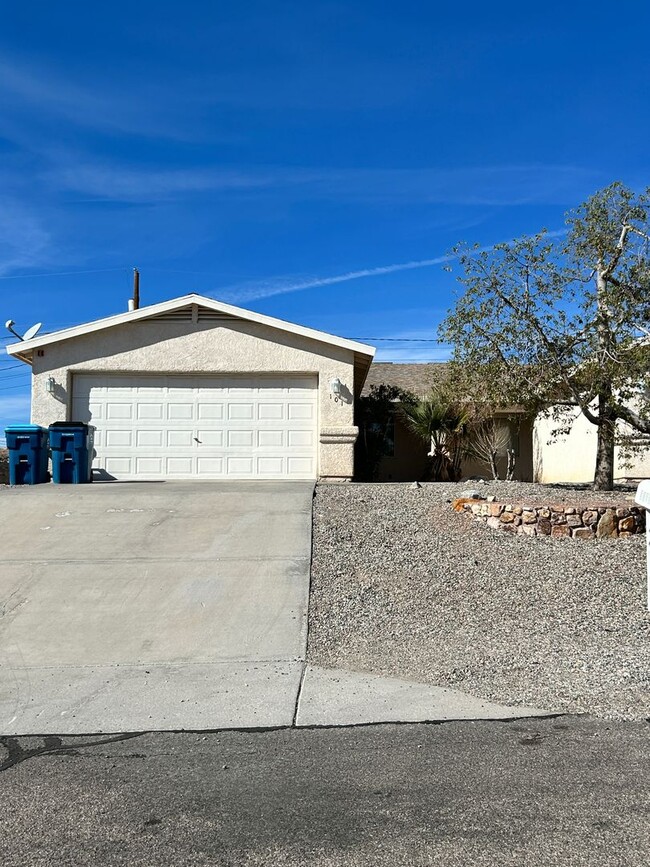 property at 3133 Applewood Dr