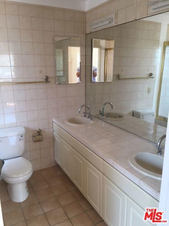 12157 Hart St in Los Angeles, CA - Building Photo - Building Photo