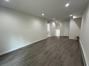 48-32 59th St in Queens, NY - Building Photo - Building Photo
