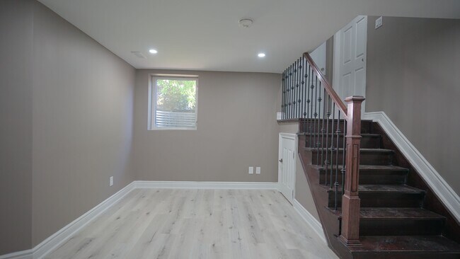 7 Waterbury Dr in Toronto, ON - Building Photo - Building Photo