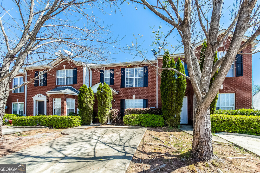 5549 Strathmoor Manor Cir in Lithonia, GA - Foto de edificio