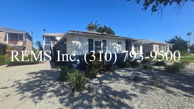 property at 8924 S Ramsgate Ave