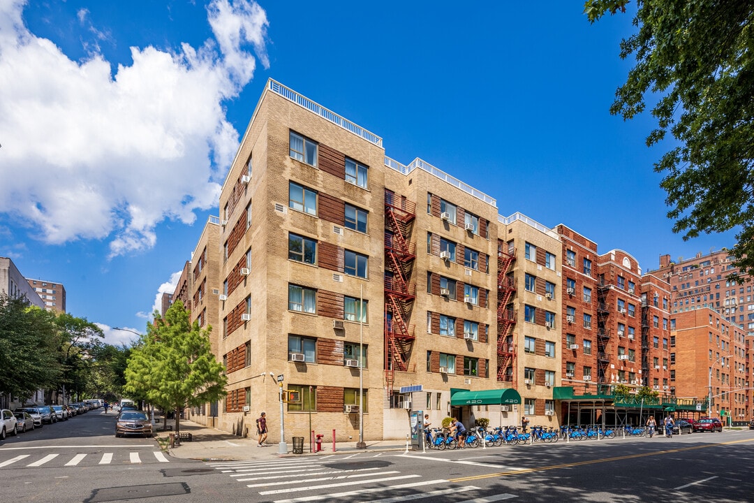 Jadam Condominium in New York, NY - Foto de edificio