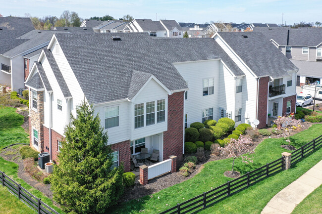 Crowne at the Summit in Louisville, KY - Foto de edificio - Building Photo