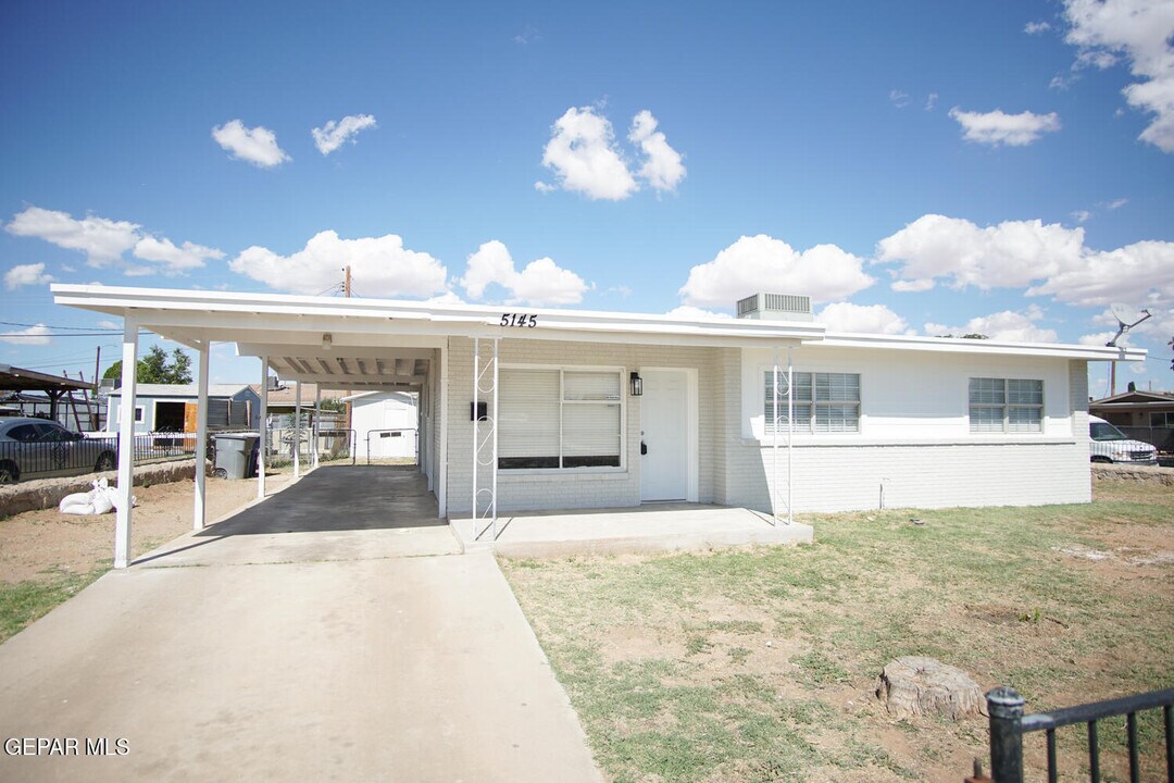 5145 Rutherford Dr in El Paso, TX - Building Photo