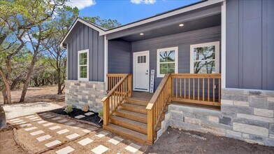 248 Brushy Crk Trl in Bandera, TX - Foto de edificio - Building Photo