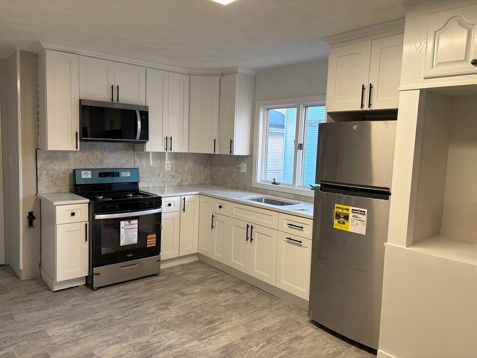 19 Harding Ave in Everett, MA - Building Photo