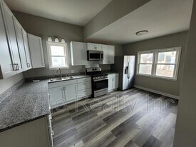 133 Winifred St W in St. Paul, MN - Building Photo