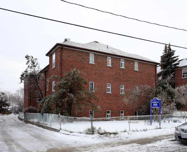 137 Woodward Ave in Toronto, ON - Building Photo - Primary Photo