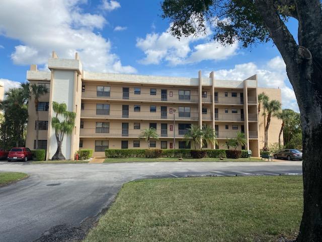 4760 Lucerne Lakes Blvd in Greenacres, FL - Building Photo - Building Photo