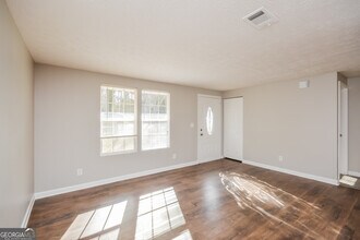 5176 Martins Crossing Rd in Stone Mountain, GA - Building Photo - Building Photo