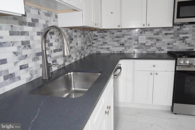 7308 Normandy Dr in Mount Laurel, NJ - Building Photo - Building Photo