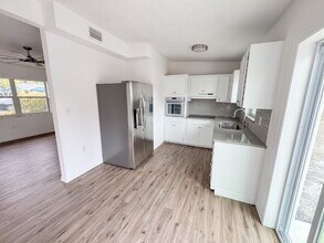 3307 36th Ave W in Bradenton, FL - Building Photo - Building Photo