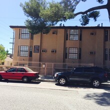 10307 Mount Gleason Ave in Sunland, CA - Foto de edificio - Building Photo