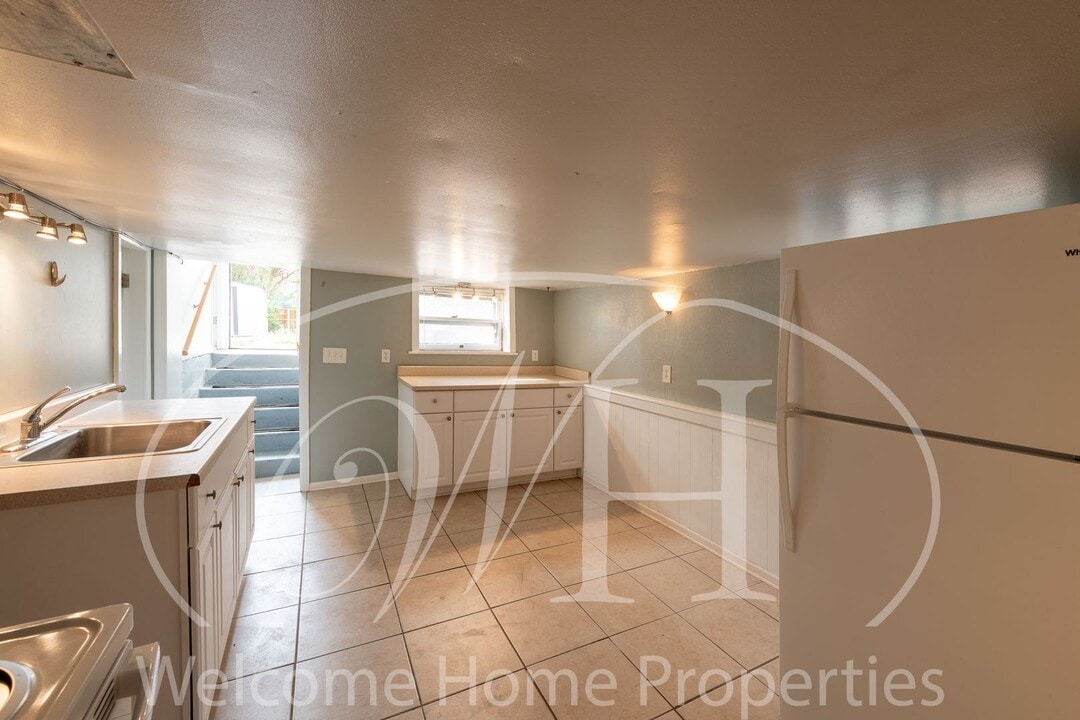 316 SE 4th St in College Place, WA - Building Photo