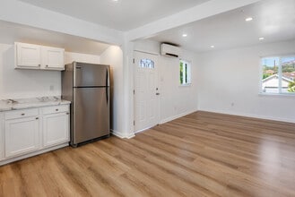 6858 Quinton Ln in Tujunga, CA - Building Photo - Building Photo