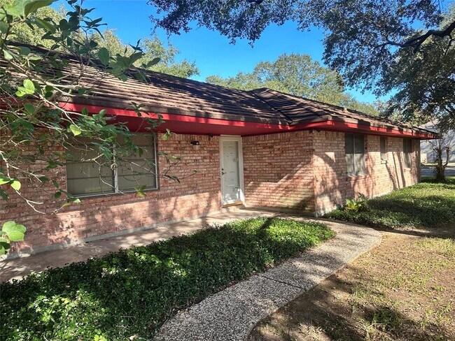 1011 Pampa St in Pasadena, TX - Building Photo - Building Photo