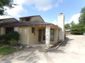 295 Mooring Cir in Lakeway, TX - Building Photo