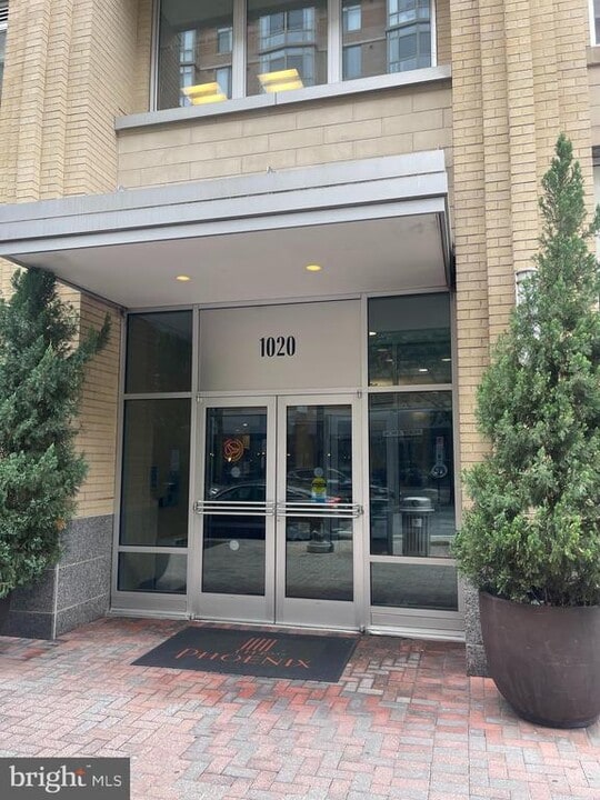 1020 N Highland St in Arlington, VA - Building Photo