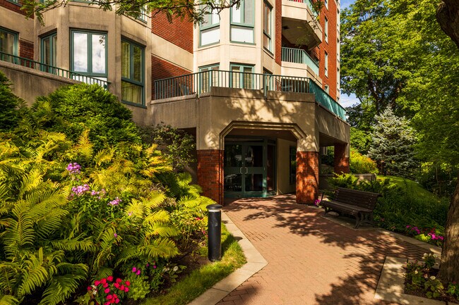La Promenade de la montagne in Outremont, QC - Building Photo - Building Photo