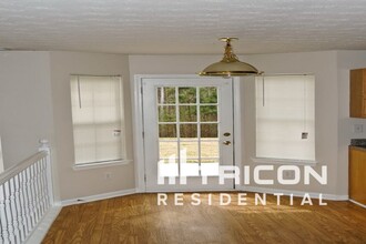 4004 Castle Way Dr in Fairburn, GA - Building Photo - Building Photo