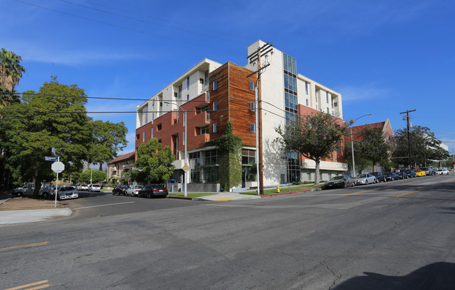 Rosewood Gardens in Los Angeles, CA - Building Photo - Building Photo