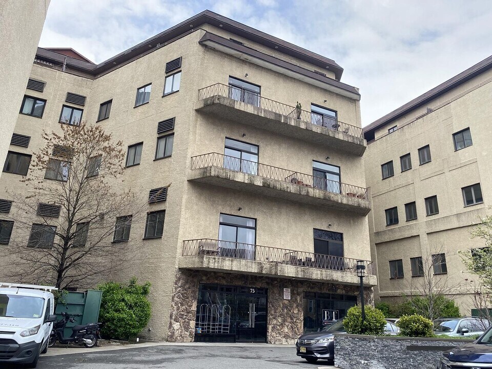 75 Liberty Ave, Unit C1 in Jersey City, NJ - Building Photo
