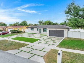 1650 NW 114th Ave in Pembroke Pines, FL - Building Photo - Building Photo