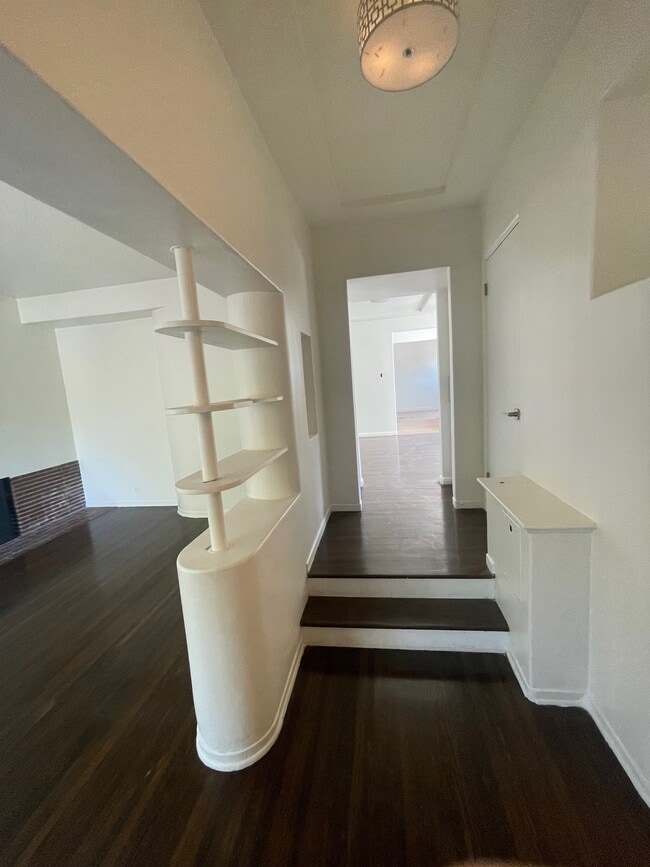 3043 Hollycrest Dr, Unit 3043