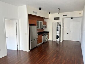 3470 E Coast Ave, Unit H2406 in Miami, FL - Building Photo - Building Photo