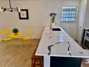 7907 Locksley Rd in Houston, TX - Building Photo - Building Photo