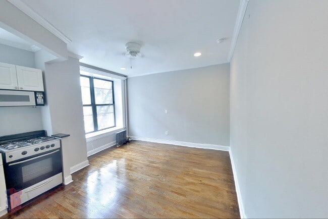 432 E 13th St, Unit 5 in New York, NY - Building Photo - Building Photo