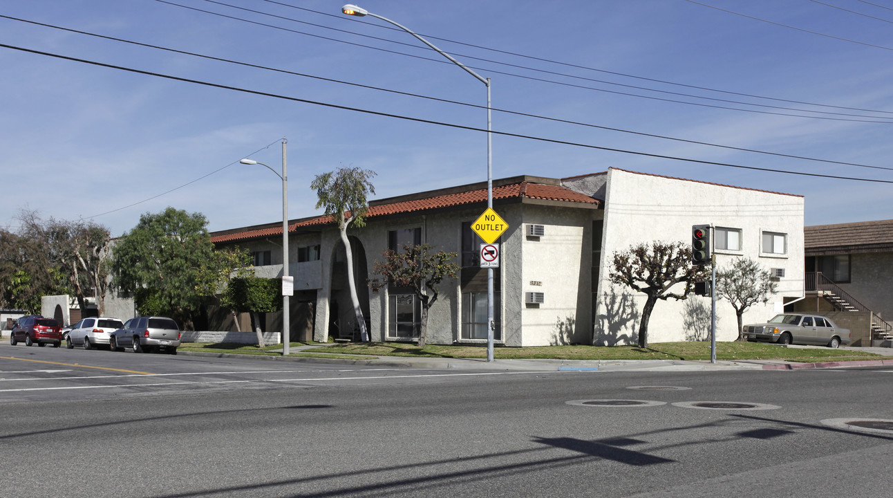 7351 Artesia Blvd in Buena Park, CA - Building Photo