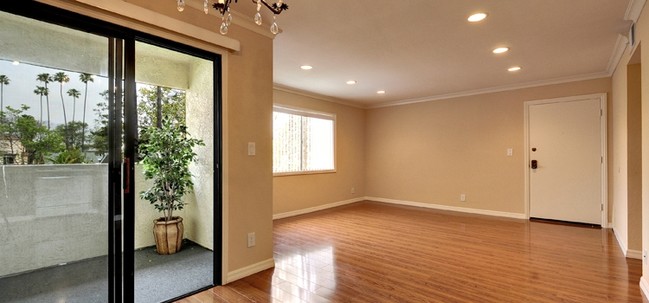 Garfield Plaza in Glendale, CA - Foto de edificio - Interior Photo