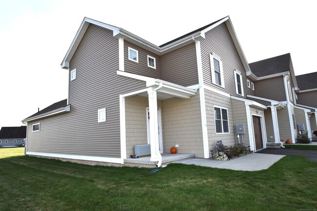 501 Old Village Cir in Windsor, CT - Building Photo - Building Photo