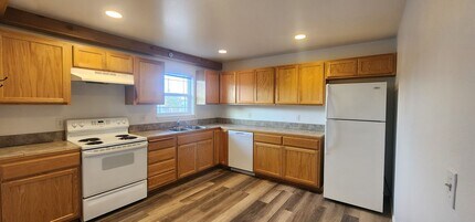 213 SW 4th St in Madras, OR - Building Photo - Building Photo